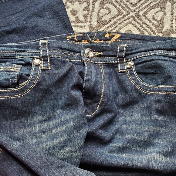 Seven boot cut Jeans, with jeweled buttons - Picture 2 of 3